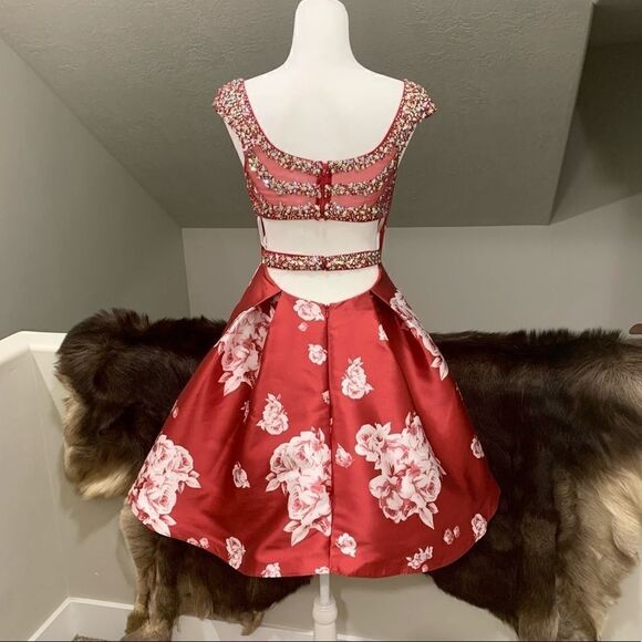 Burgundy Floral-Print Cap Sleeve With Crystal beading, Cocktail Party Dress - Picture 2 of 12